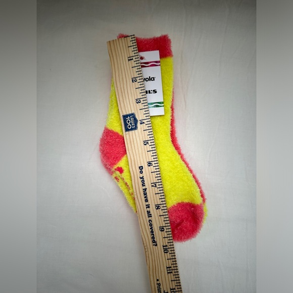 Crayola Kids Size 7-8.5 Cozy Fuzzy Soft Unisex Socks Bright Colorful 6 Pairs - Picture 8 of 8